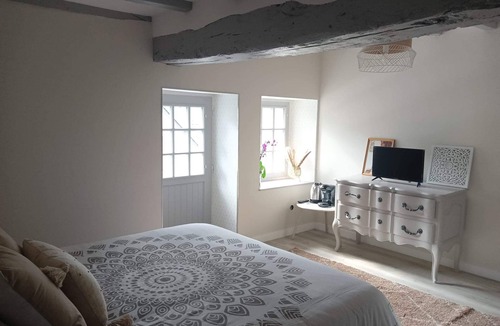 Lanvallay Bed & Breakfast | Chambre D'hote Familiale de la Maison Bleue