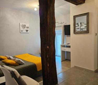 Vendeuvre-du-Poitou Bed & Breakfast | Chambre d'Hote Familiale