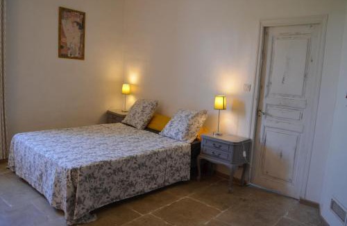 Junas Bed & Breakfast | chambre d hote spacieuse avec cour junas gard