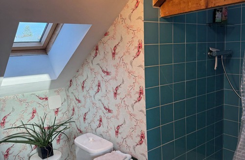 Cimetiere de l'Est Bed & Breakfast | Chambre d'hôtes nestled under the rooftops in Rennes