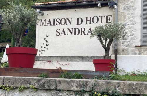 Annot Bed & Breakfast | CHAMBRE D'HOTES SANDRA