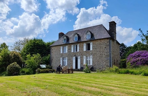 La Bazouge-du-Desert Bed & Breakfast | Chambre Dans Maison de Maître