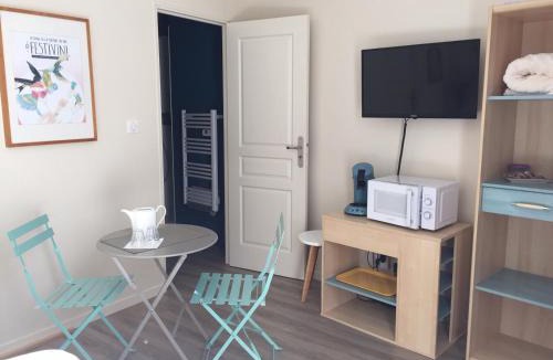 Saumur House | Chambre dans dépendance Maison de Ville + abri vélos