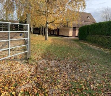 Avilly-Saint-Leonard House | Chambre dans une Ecurie