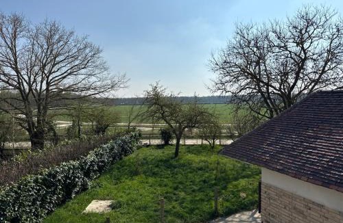 Avilly-Saint-Leonard House | Chambre dans une Ecurie