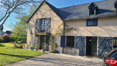 Bernac-Debat Bed & Breakfast | Chambre dans grande maison au calme face aux Pyrénées avec salle d'eau et WC privatifs