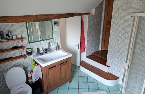La Ville-du-Bois Bed & Breakfast | Chambre dans maison paisible