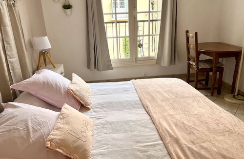 Lezignan-la-Cebe Bed & Breakfast | Chambre Dans un Petit Coin de Verdure
