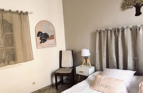 Lezignan-la-Cebe Bed & Breakfast | Chambre Dans un Petit Coin de Verdure