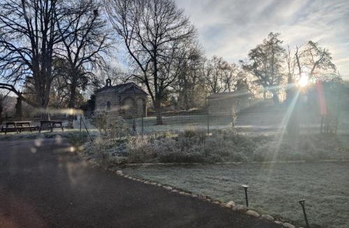 Chassagnes Bed & Breakfast | chambre dans une maison