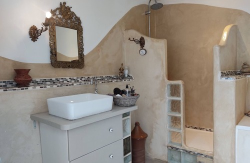 Moissac Bed & Breakfast | Chambre des Bois - Ground floor - shared bathroom - 5 minutes from the center