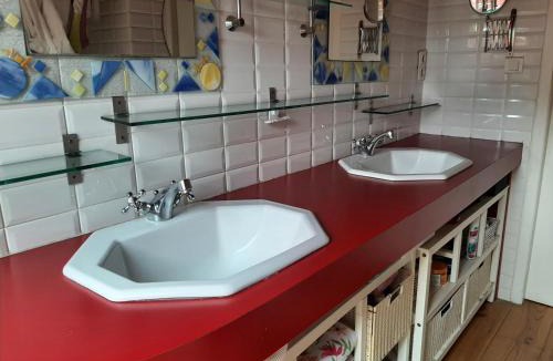 Verlhac-Tescou Bed & Breakfast | chambre deux personnes, lit pour Bébé