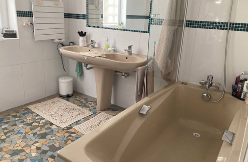 Lisieux Apartment | Chambre Dhôtes Dans Appartement Élégant Centre Ville Dans un Square
