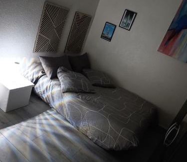 Saint-Pardoux-Isaac House | Chambre double avec lit clic clac
