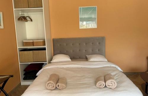 Domagne House | Chambre double avec salle de bain privative