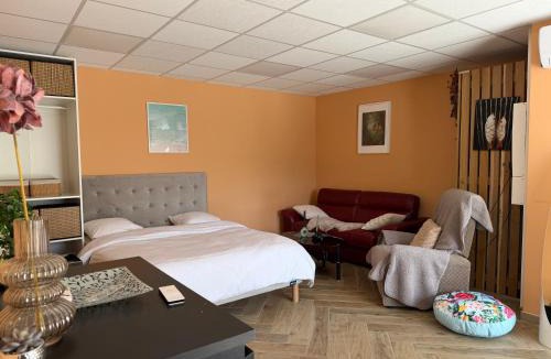 Domagne House | Chambre double avec salle de bain privative