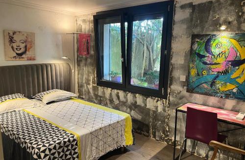 Pierrelatte House | Chambre Double La Cigale Insolite