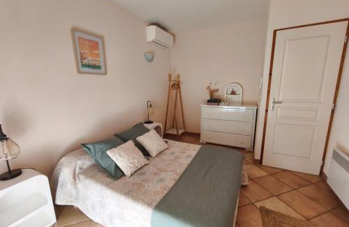 Millas House | Chambre double lumineuse