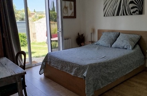 Clarensac Bed & Breakfast | Chambre du bonheur private suite/jacuzzi (optional)