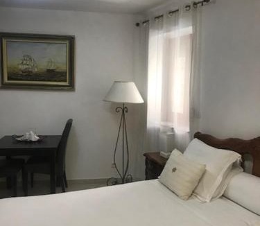 Centre Historique Bed & Breakfast | Chambre du couvent