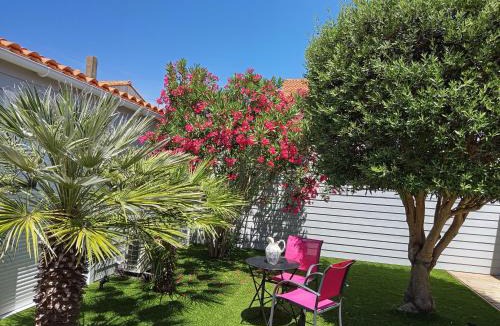 Chateau-d'Olonne House | Chambre et salle d'eau dans dépendance 20 m2, vélos