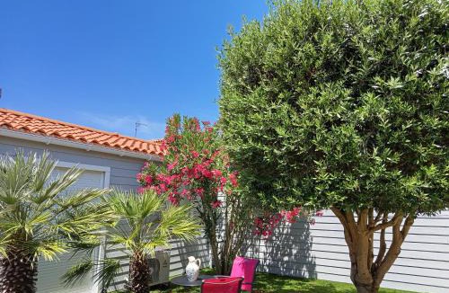 Chateau-d'Olonne House | Chambre et salle d'eau dans dépendance 20 m2, vélos