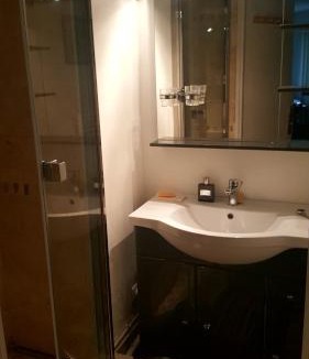 Quartier de la Goutte-d'Or Bed & Breakfast | Chambre et salle d'eau proches du Sacré-Coeur