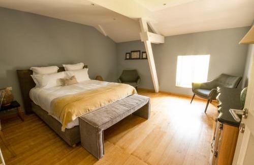 Saint-Pierre-de-Cole Bed & Breakfast | Chambre Flori - Lavy