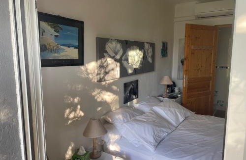 Saint-Laurent-d'Aigouze Bed & Breakfast | Chambre FLORENCE - Piscine chauffée - MAS SAINT LOUIS