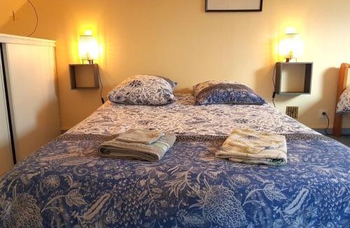 La Chapelle-aux-Filtzmeens Bed & Breakfast | Chambre des lutins chaleureuse 1-3 pers avec petit-déjeuner maison & jardin
