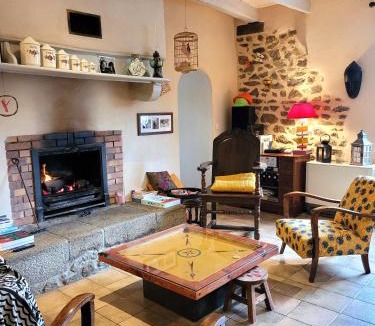 La Chapelle-aux-Filtzmeens Bed & Breakfast | Chambre des lutins chaleureuse 1-3 pers avec petit-déjeuner maison & jardin