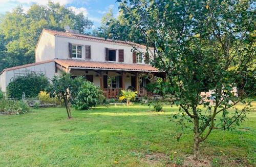 Corcoue-sur-Logne Bed & Breakfast | Chambre d'hôtes Sous Les Grands Chênes NOMADE