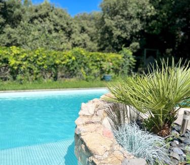Saint-Genies-des-Mourgues Bed & Breakfast | CHAMBRE d'Hôtes avec PISCINE & KITCHENETTE