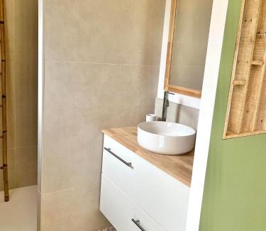 Saint-Genies-des-Mourgues Bed & Breakfast | CHAMBRE d'Hôtes avec PISCINE & KITCHENETTE