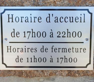 Saint-Georges-de-Grehaigne Bed & Breakfast | Chambres de Villée