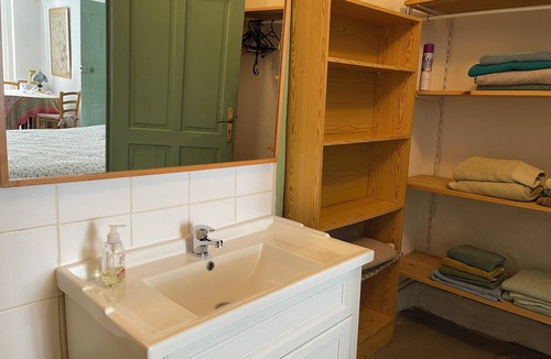 Saint-Hippolyte-du-Fort Bed & Breakfast | Chambre Nicolas, cool in summer, warm in winter