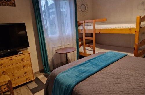 Saint-Pantaleon-de-Larche Bed & Breakfast | Chambre d hotes dans maison au calme et bien située pour visiter de nombreux sites