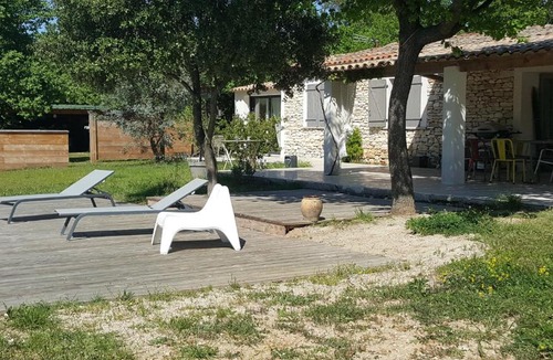 Saint-Quentin-la-Poterie Bed & Breakfast | Chambre blanche