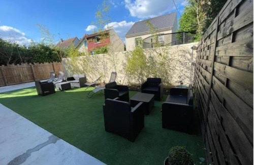 Sainte-Genevieve-des-Bois Apartment | Chambre Attrape rêves