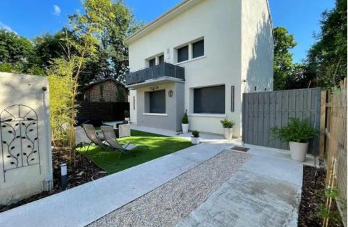 Sainte-Genevieve-des-Bois Apartment | Chambre Attrape rêves