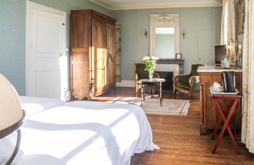 Verneuil-sur-Avre Bed & Breakfast | Chambres d'Hotes Château de la Puisaye