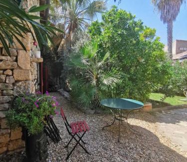 Villeneuve-les-Maguelone Bed & Breakfast | Chambres d'hotes lecortile