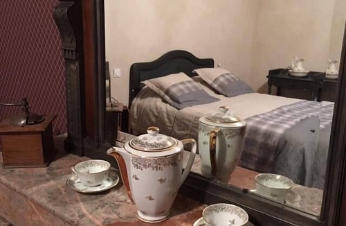 Mouchamps Bed & Breakfast | CHAMBRE GUILBAUD - LE PETIT CHATEAU DES CEDRES