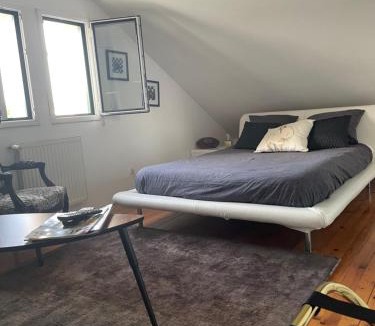 Le Landry Bed & Breakfast | Chambre hôtes nichée sous les toits