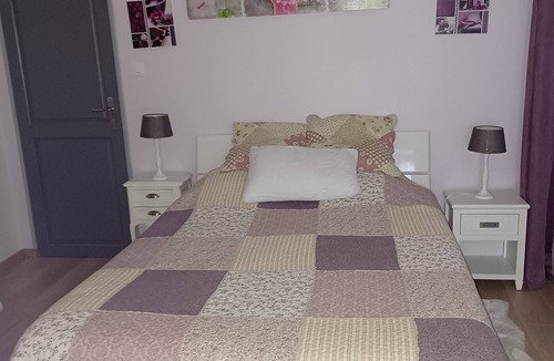 Jaunay-Clan Bed & Breakfast | CHAMBRE HOTES LES ORCHIDEES 6 minutes from Futuroscope CHASSENEUIL 86360
