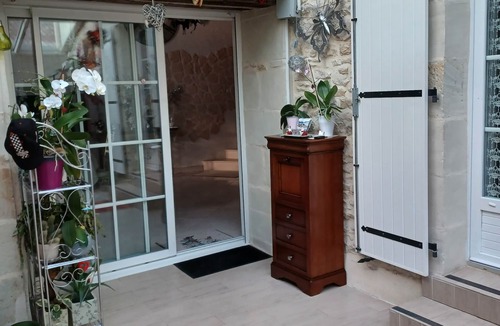 Jaunay-Clan Bed & Breakfast | CHAMBRE HOTES LES ORCHIDEES 6 minutes from Futuroscope CHASSENEUIL 86360