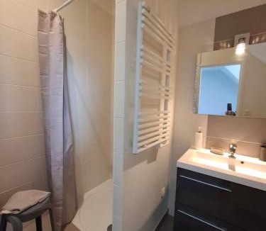 Mathieu Bed & Breakfast | Chambre Hugues entre Caen et la mer avec piscine