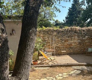 Villeneuve-les-Avignon Apartment | Chambre indépendante Les Chênes