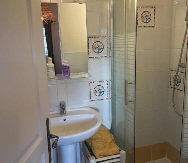 Villeneuve-les-Avignon Apartment | Chambre indépendante Les Chênes