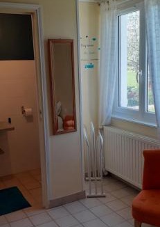 Saint-Julien-l'Ars Bed & Breakfast | Chambre indépendante et coin repas proche Futuroscope et Civaux